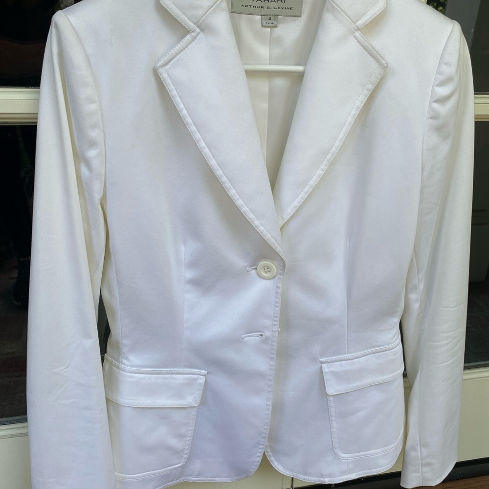 TAHARI
ARTHUR S. LEVINE White Women's Blazer